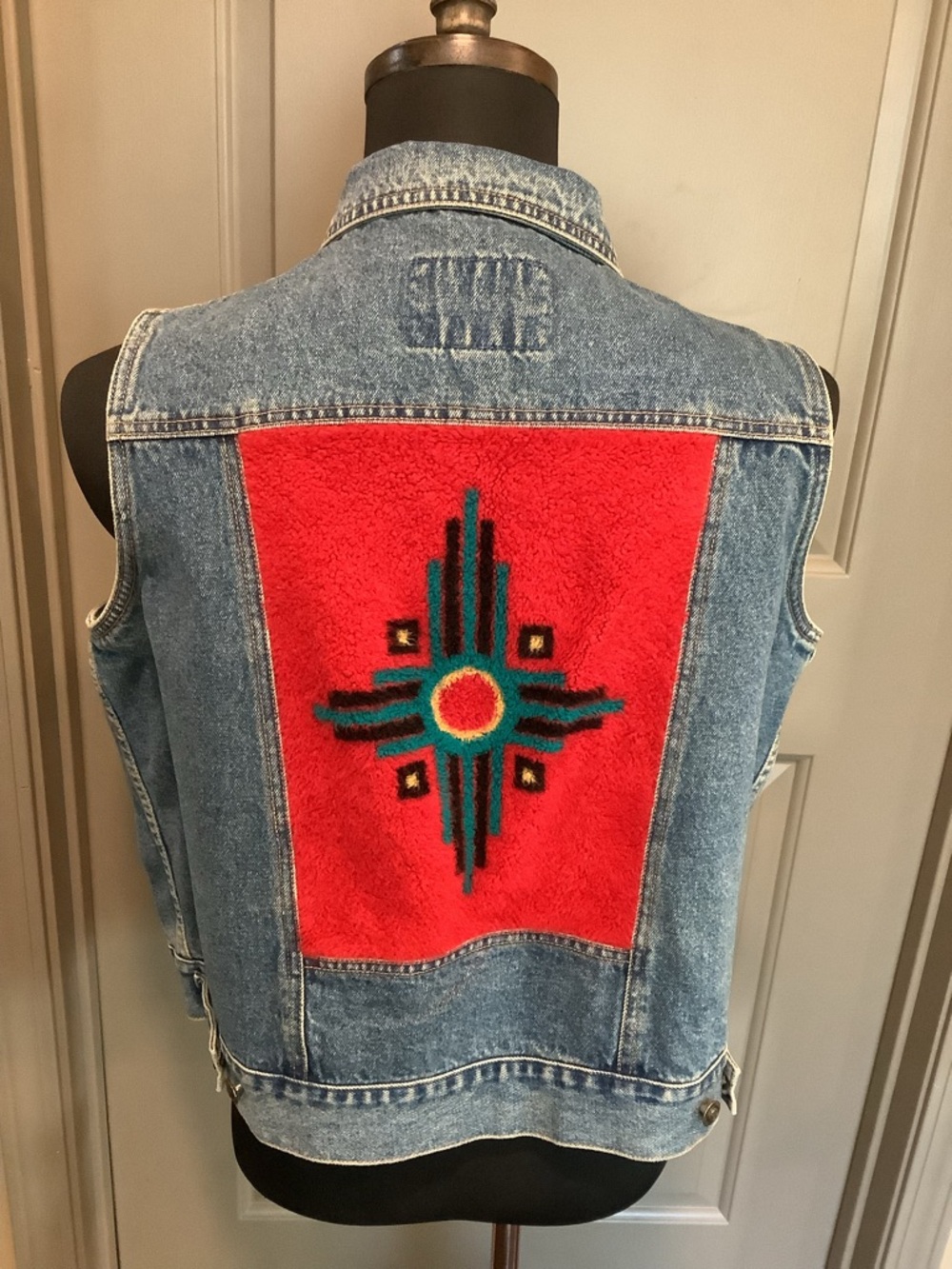 Country Clothing Women’s XL Denim Vest with Red Southwestern Panel. EUC